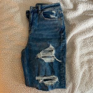 NWOT American Eagle Mom Jeans Size 4